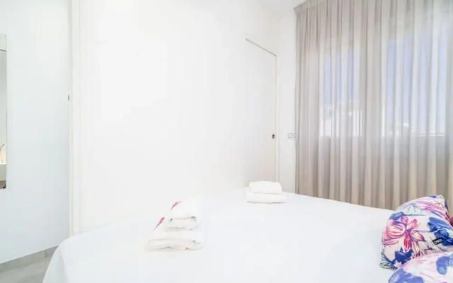 Beachfront Stay With Sea Views & Wi-fi