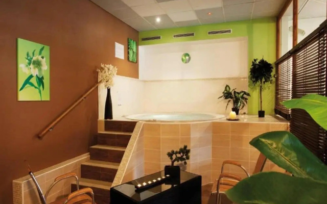 Four-guest Hub With Sauna & Pool