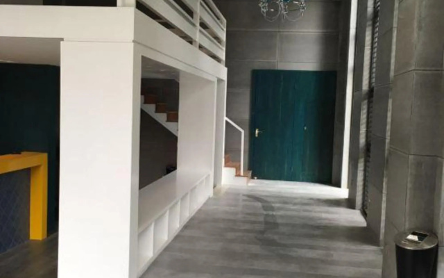 Zhoushan Pinzhu Art Hotel (Baolong Plaza)