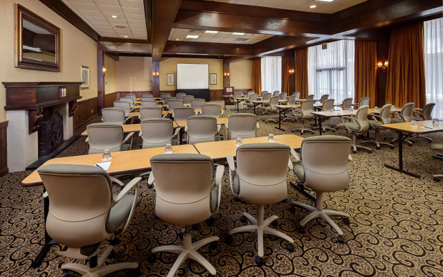 Historic Whispering Woods Hotel & Conference Center