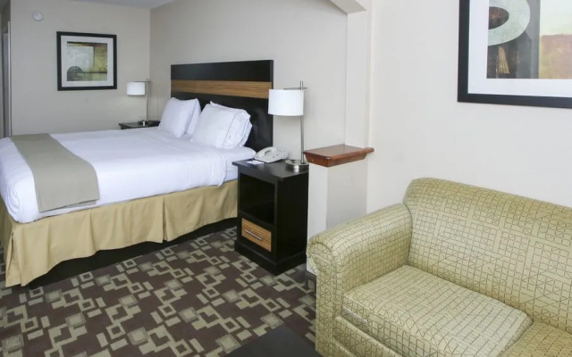 Holiday Inn Express SHELBY @ HWY 74