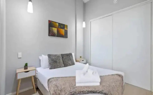 Lively and Stunning Central Apt by Zodiak Stays