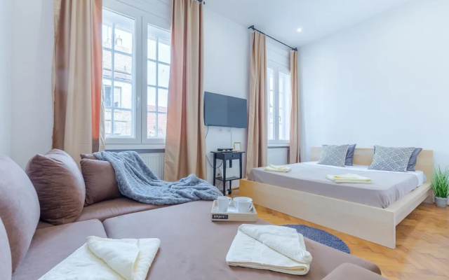 Real Apartments Zoltan II