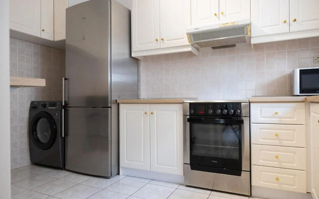 Spacious apartment close to the sea and the city center