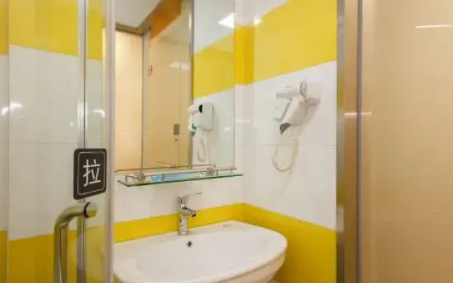 7Days Inn Chain Hotel (Hangzhou Wanda Square Xiangyuan Road Subway Station)