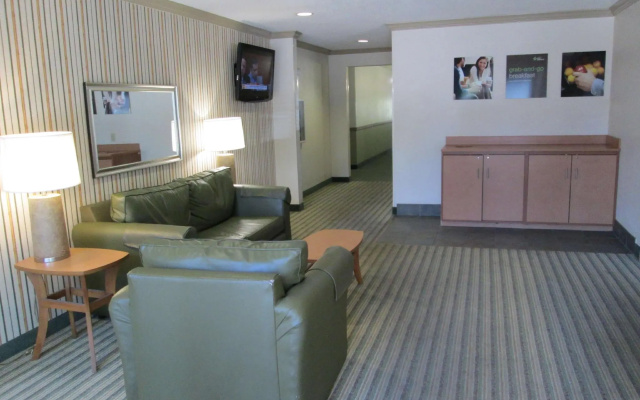 Hawthorn Extended Stay by Wyndham Bedford / Dallas
