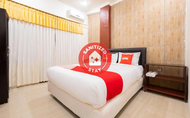 OYO 1695 Royal Senggigi Hotel
