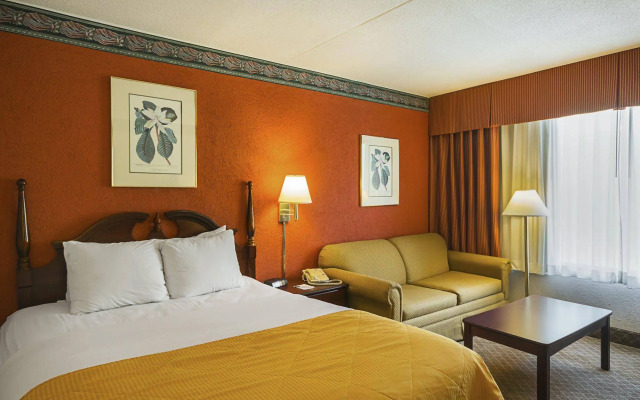 Clarion Inn Fairmont