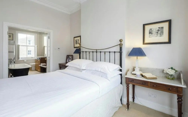 Winchendon Road by Onefinestay
