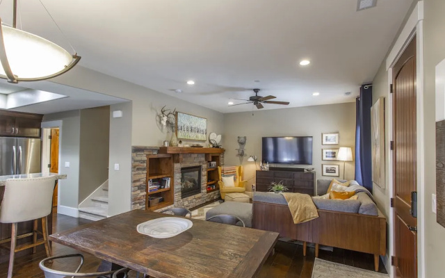 Parks Edge Townhome by Blueswell