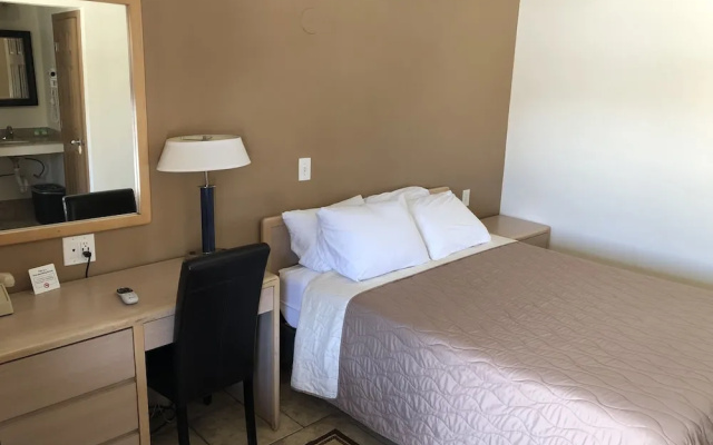 Topper Motel
