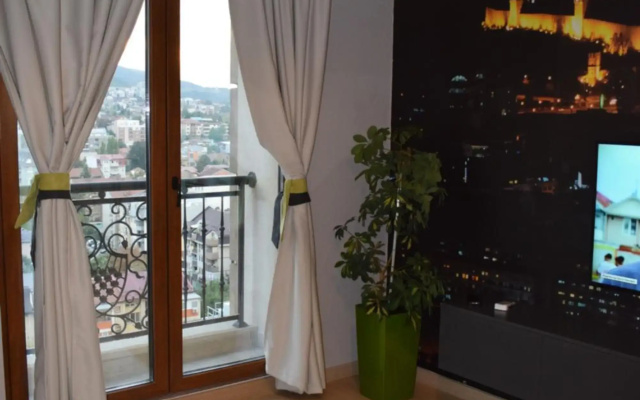 Gabriela & Marjan luxury self check-in Flatiron