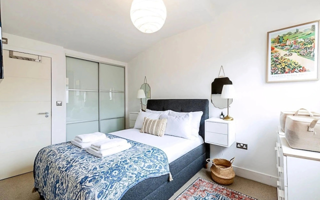 Modern Airy 2-bed Gem in Trendy Stoke Newington