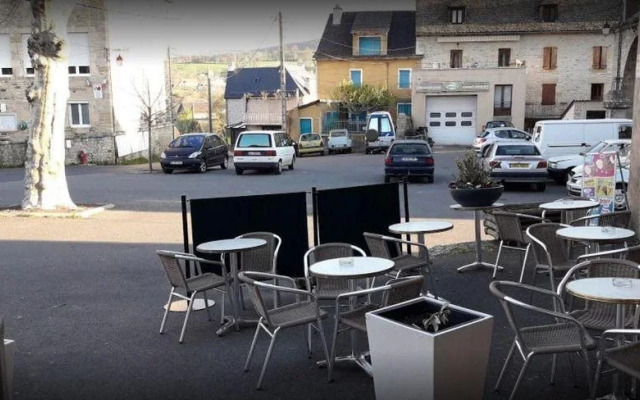 Café De La Place