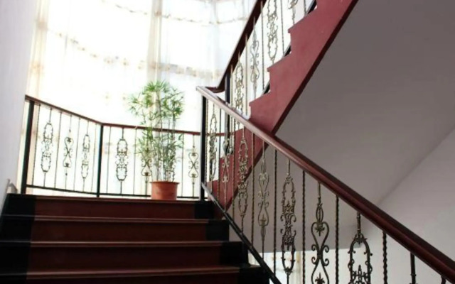 Yuzhou Business Hotel
