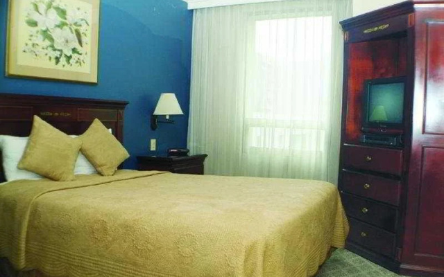 La Colina Suites Hotel