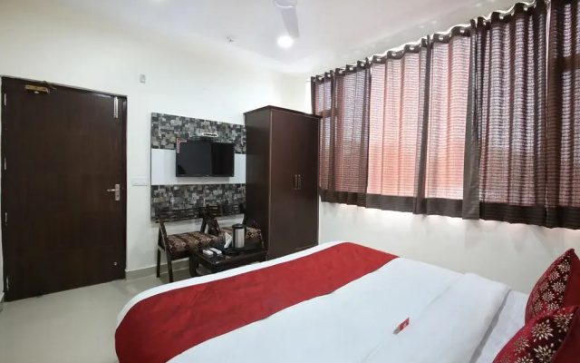 OYO 4856 Hotel The Benz