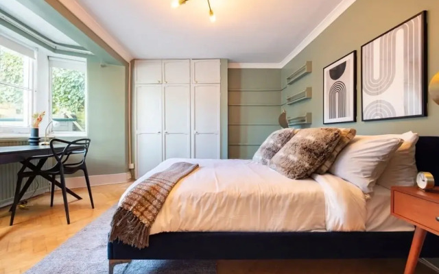The Richmond Upon Thames Escape - Modern & Bright 2BDR Flat with Parking