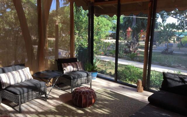 Отель Katamah Guesthouse Треже-Бич вид на фасад
