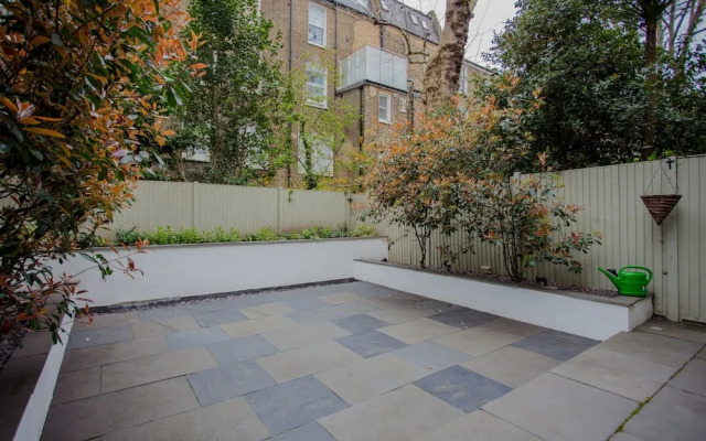 Garden Flat in Shepherds Bush