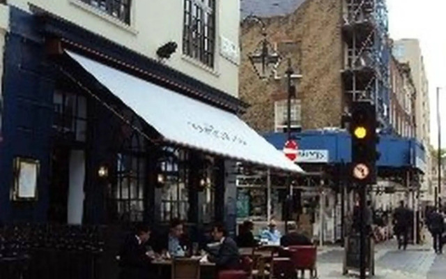 Boston Court Hotel