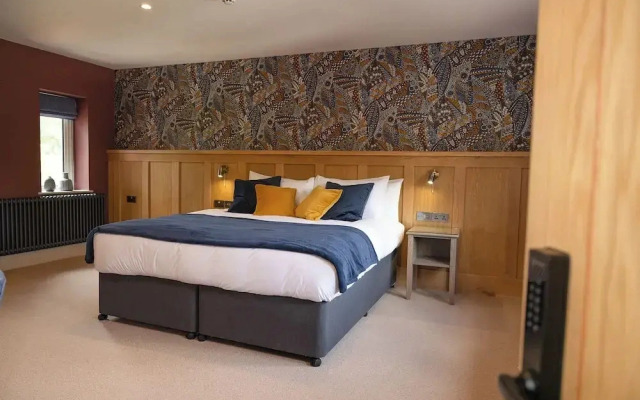 Redstones Hotel