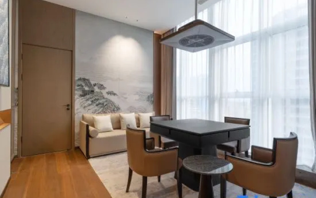 Dongfang Huayi Hotel