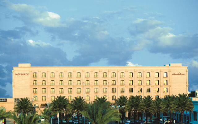 Movenpick Hotel Jeddah вид на фасад