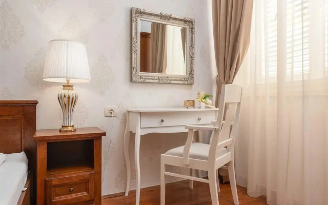 Beachvilla in Orebic With Jacuzzi