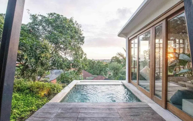 Gorgeous 2-br Penthouse, 800m to the Beach