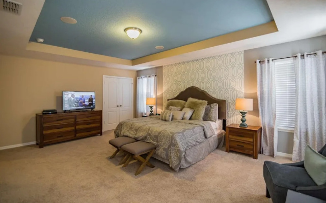 4970 Trafalgar Village