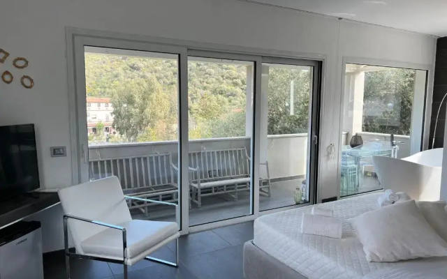 Maison27 (Adults Only)