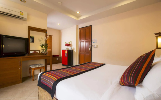 Kata Silver Sand Hotel by Eazy