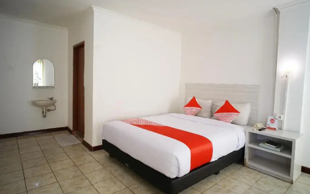 Capital O 2885 Hemra Hotel