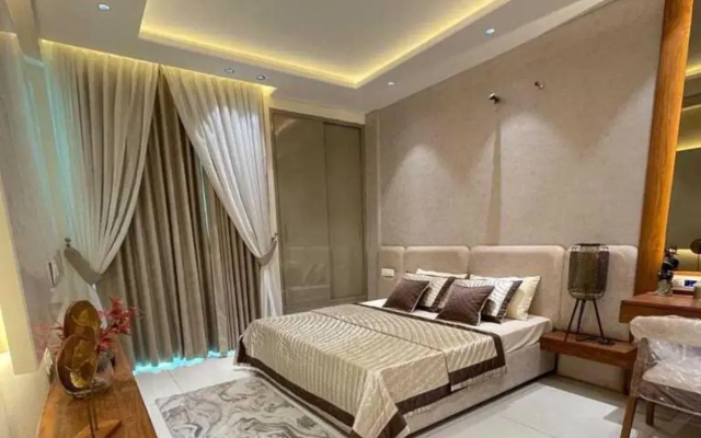 Oyo 92531 Hotel Golden Crown