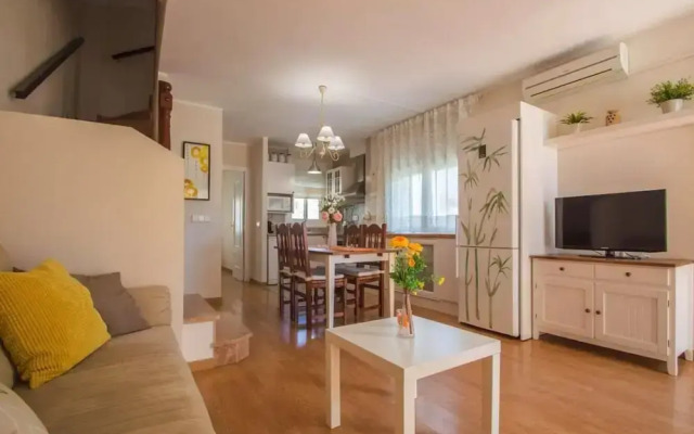 Nice Home see French Title