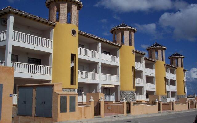 Отель Playa Golf Villas Ориуэла вид на фасад