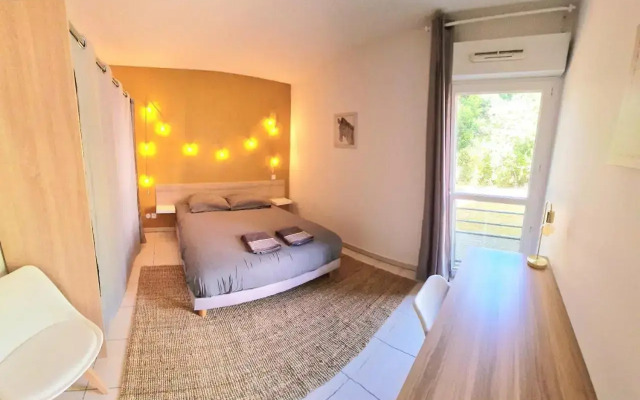 spacieux logement avec terrasse à 100m du tram