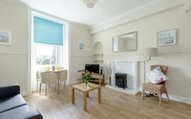 Spacious and Homely One Bedroom Flat in Edinburgh