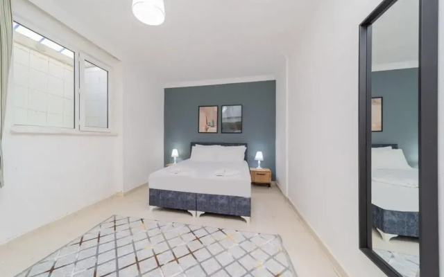 Spacious Flat With Backyard in Muratpasa