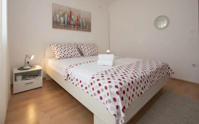 Spacious Apartment w. Balcony, big Garden & Grill