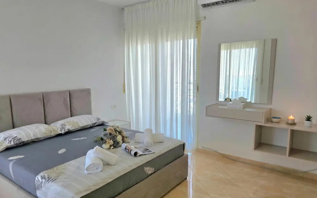 Sea View Apartment in Durres Beach 100