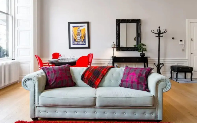 JOIVY York Place Apartment in Georgian City Centre Building