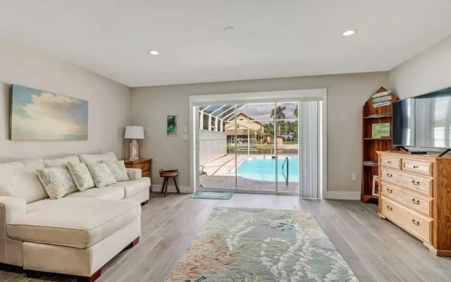 4836/4838 Esplanade St B-pool