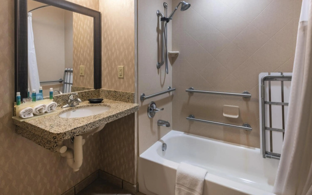 Holiday Inn Express Hotel & Suites Hays by IHG