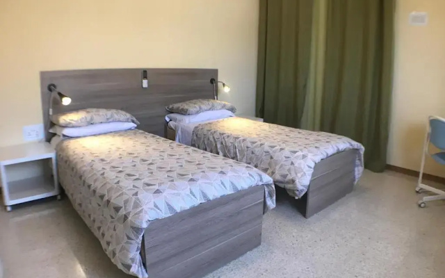 Corner Townhouse 1Km from University