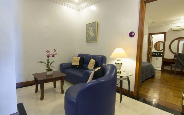 Townhouse OAK Makati Manila Near PNR Pasay Evangelista formerly VIP Suites