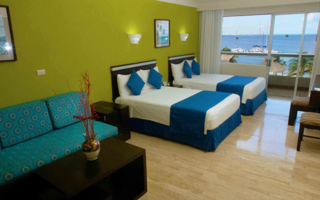 Aquamarina Beach Hotel