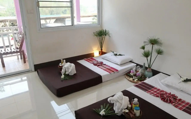 Chiangrai Lake Hill Resort