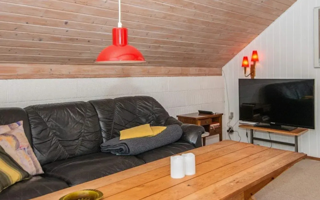 Cozy Holiday Home With Roofed Terrace in Glesborg